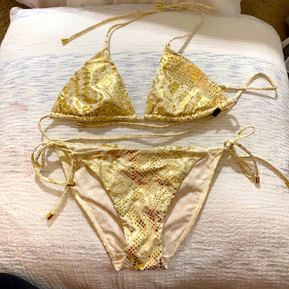VS bikini